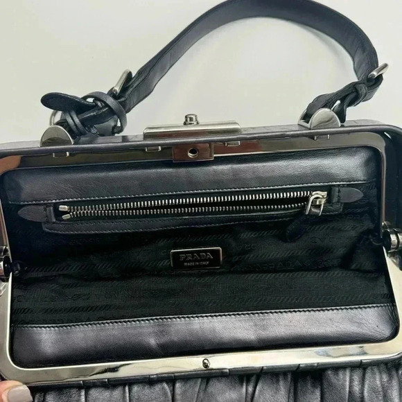 Prada Nappa Guaffre Bag + 🆓 ENTRUPY COA - Picture 13 of 17